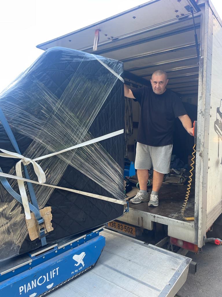 משאית להובלת פסנתרים