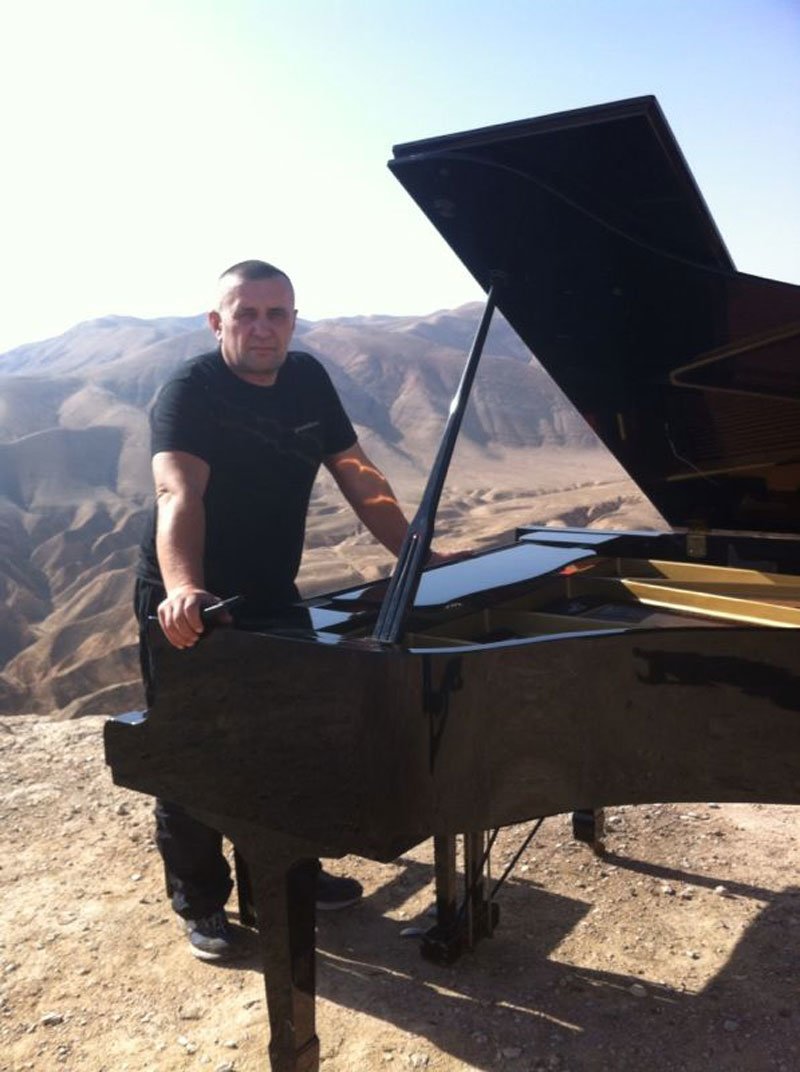 הובלת פסנתר למדבר